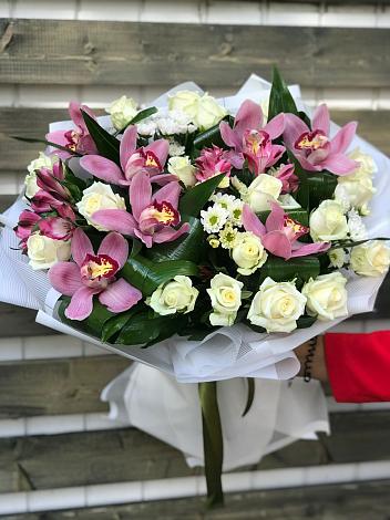 Букет цветов из: Розы и Хризантемы в Лодейном Поле