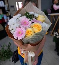 Букет цветов из:  Герберы, Розы и Хризантемы в Лодейном Поле