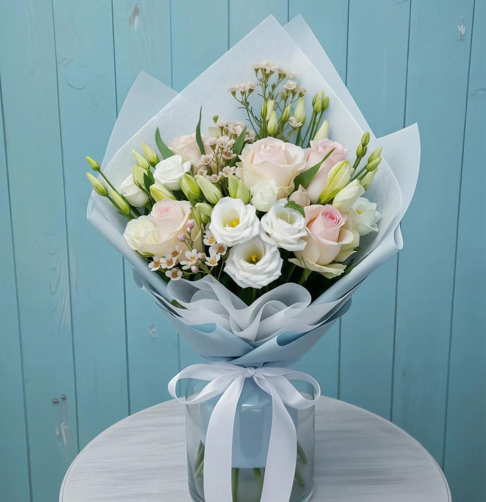 Букет цветов из: Розы и Лизиантусы в Лодейном Поле