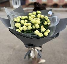 Букет Белые кустовые розы Солинеро в Лодейном Поле