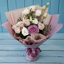 Букет цветов из:  Розы и Лизиантусы в Лодейном Поле