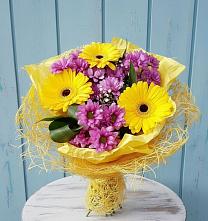 Букет цветов из:  Хризантемы и Герберы в Лодейном Поле