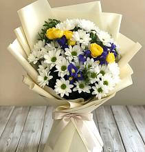 Букет цветов из:  Ирисы, Хризантемы и Розы #REPLACE_PRED# Лодейном Поле