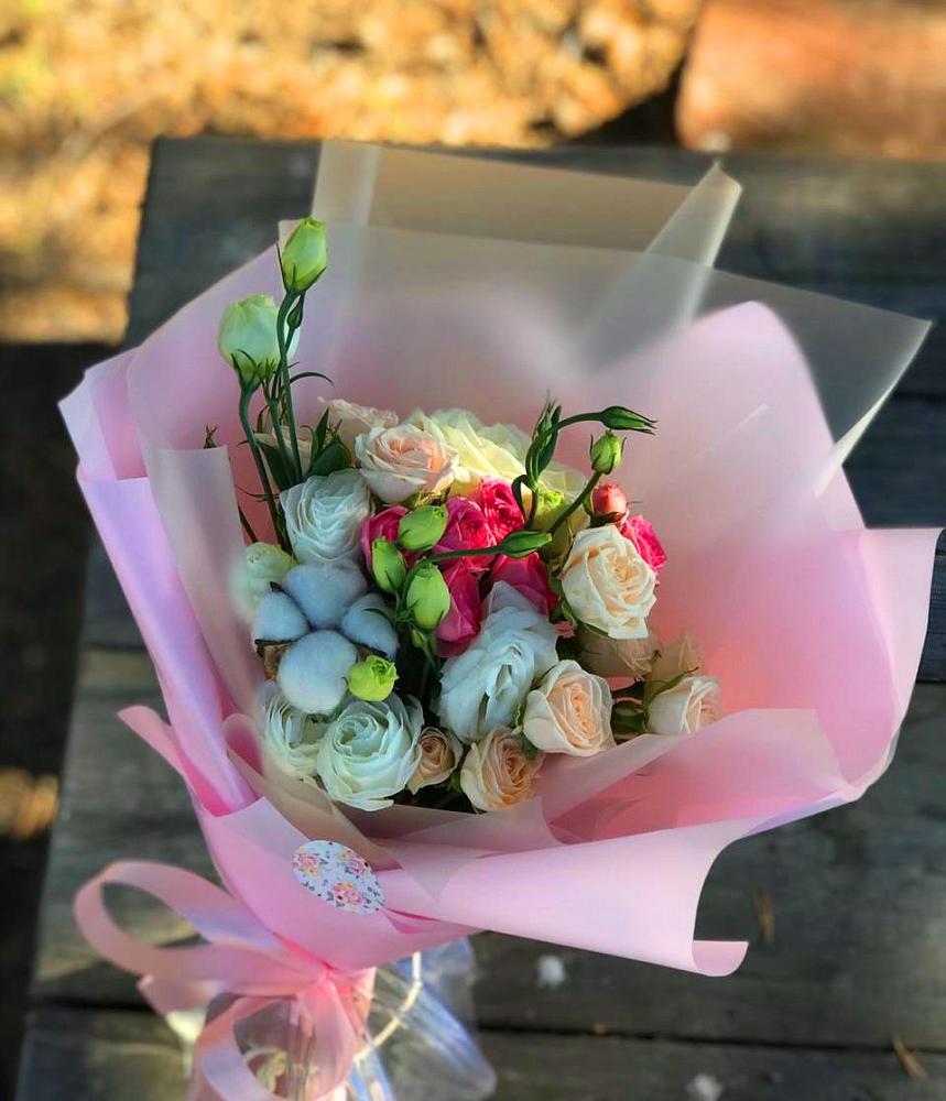 Букет цветов из: Розы и Лизиантусы в Лодейном Поле