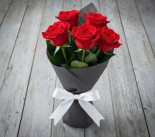 Букет 5 Красных роз Эдлесс Лав в Лодейном Поле