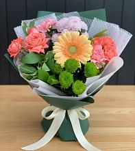 Букет цветов из:  Гвоздики, Розы, Герберы и Хризантемы в Лодейном Поле