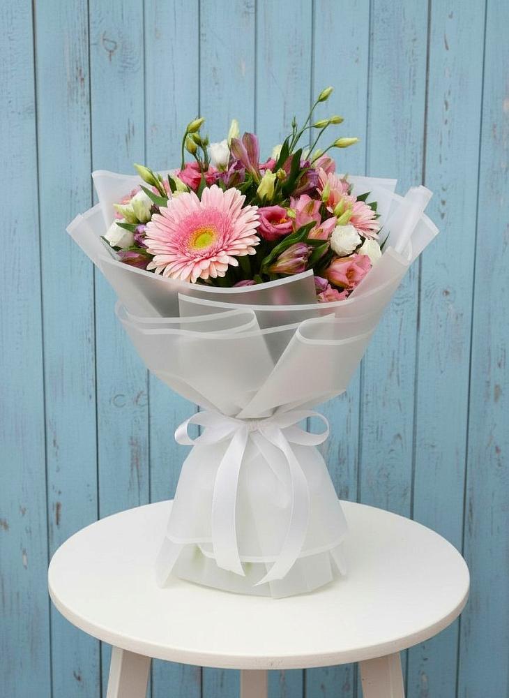 Букет цветов из: Герберы, Альстромерии и Лизиантусы в Лодейном Поле