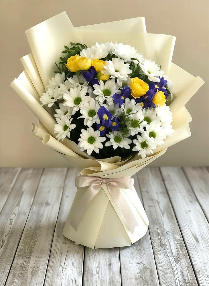 Букет цветов из: Ирисы, Хризантемы и Розы в Лодейном Поле