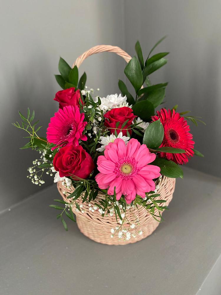 Цветочная композиция из Розы, Хризантемы и Герберы в корзине в Лодейном Поле
