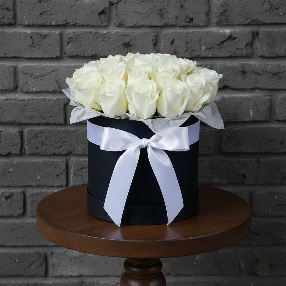 Цветочная композиция из Розы в шляпной коробке в Лодейном Поле