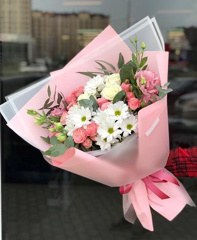 Букет цветов из: Розы, Лизиантусы и Хризантемы в Лодейном Поле